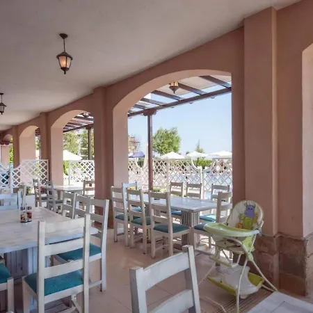 Oasis Del Mare Front 度假村