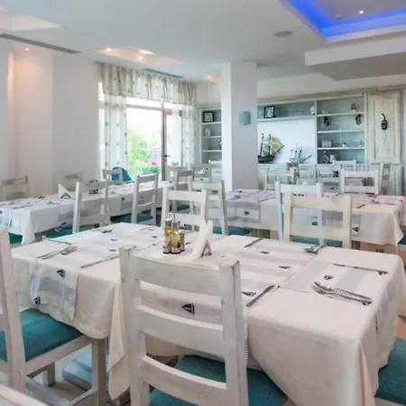 Курортный комплекс Oasis Del Mare Front 4*